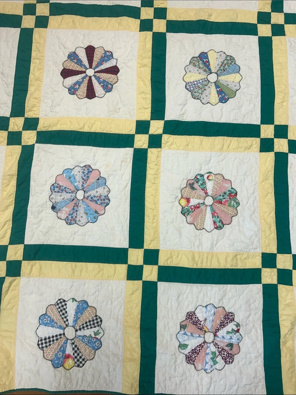 VTG Handmade Dresden Plate Quilt 63x82 Twin Hand Stitched Patchwork 1930s 1940s